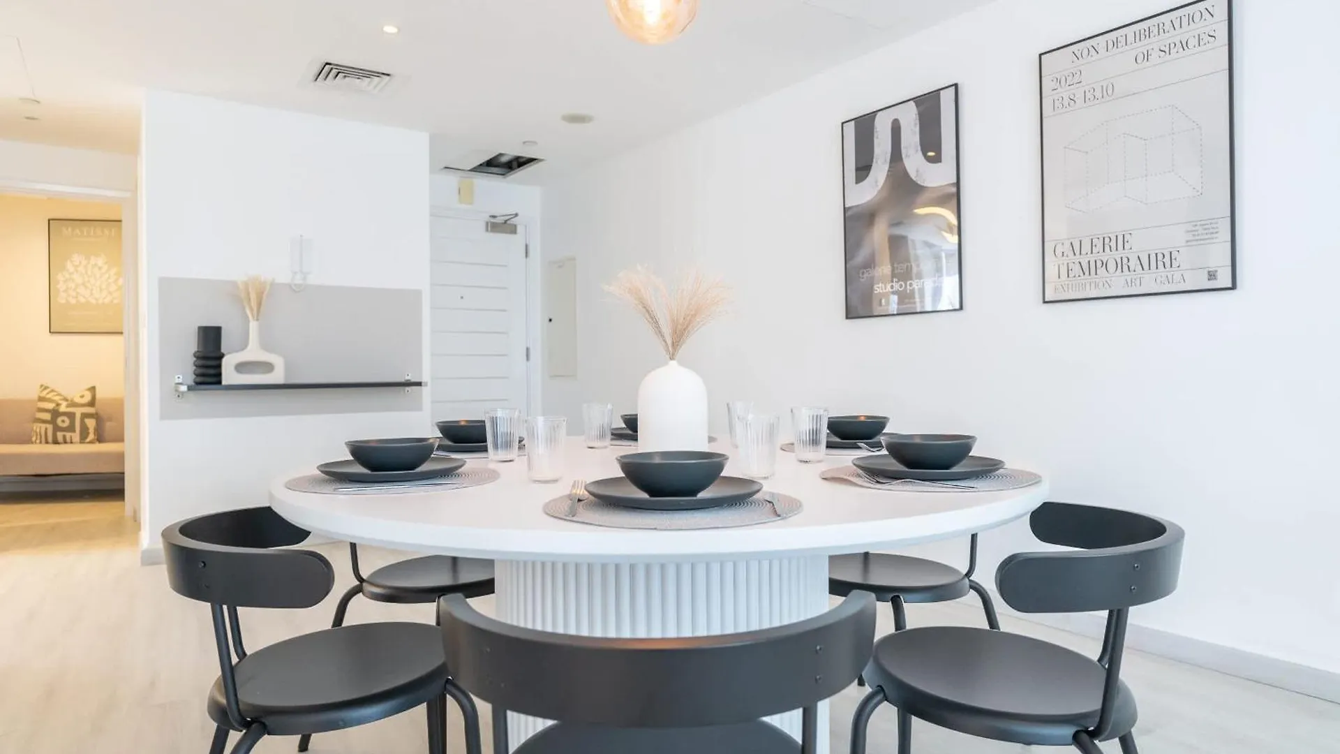 Exquisite 3-Bedrooms At Marina Terrace With Striking Views Of Dubai Marina! 0*,