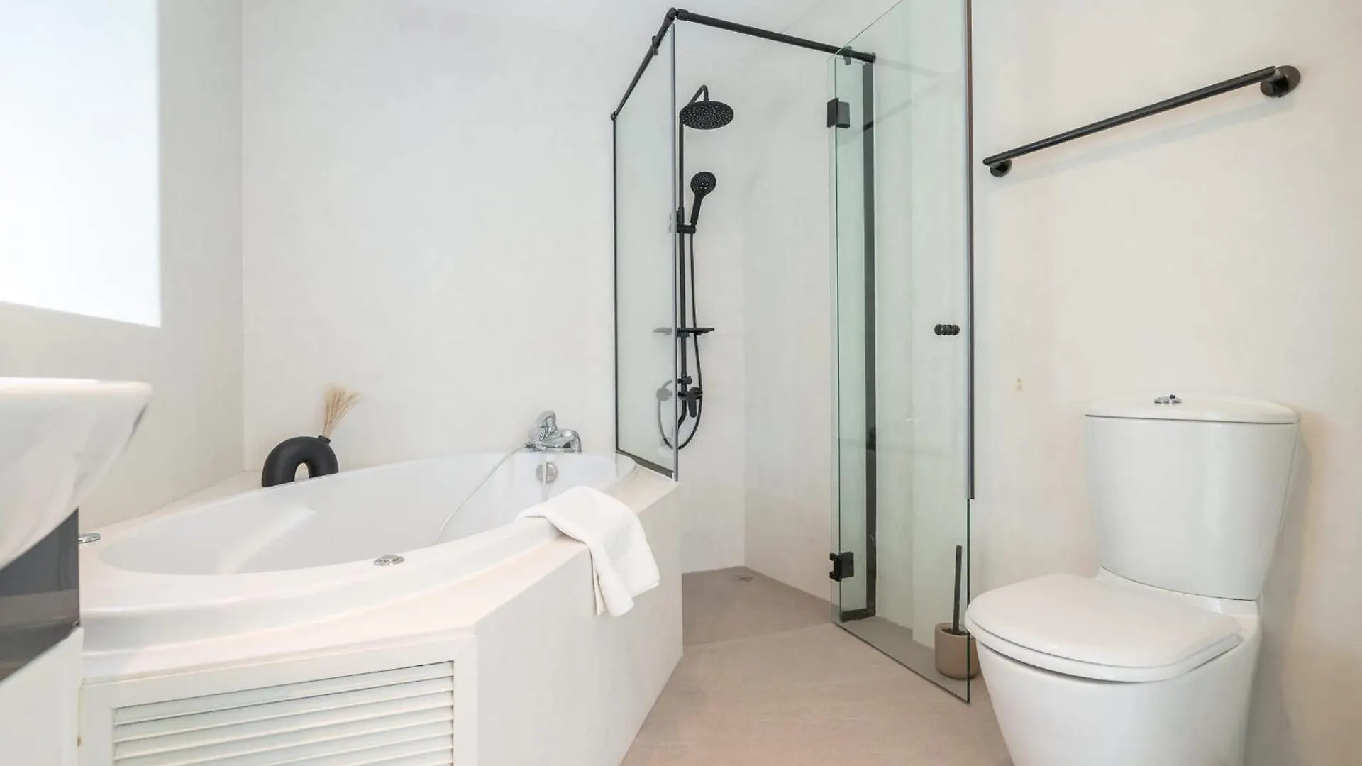 Apartment Exquisite 3-Bedrooms At Marina Terrace With Striking Views Of Dubai Marina!
